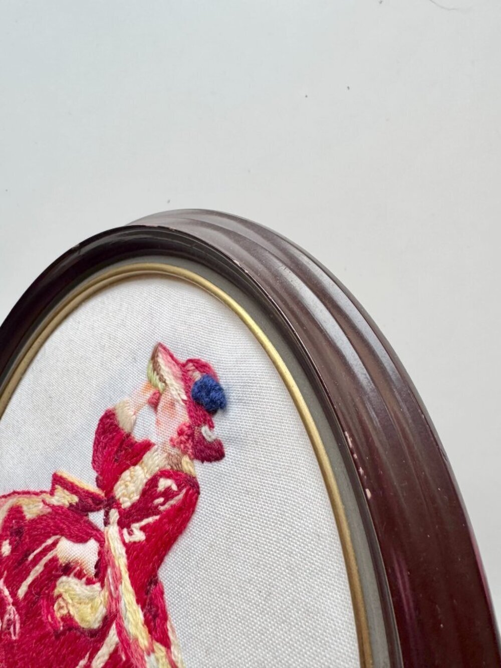 Vintage Crewel Embroidered Royal Doulton Lady in Red Framed Wall Art Artwork - Picture 9 of 14
